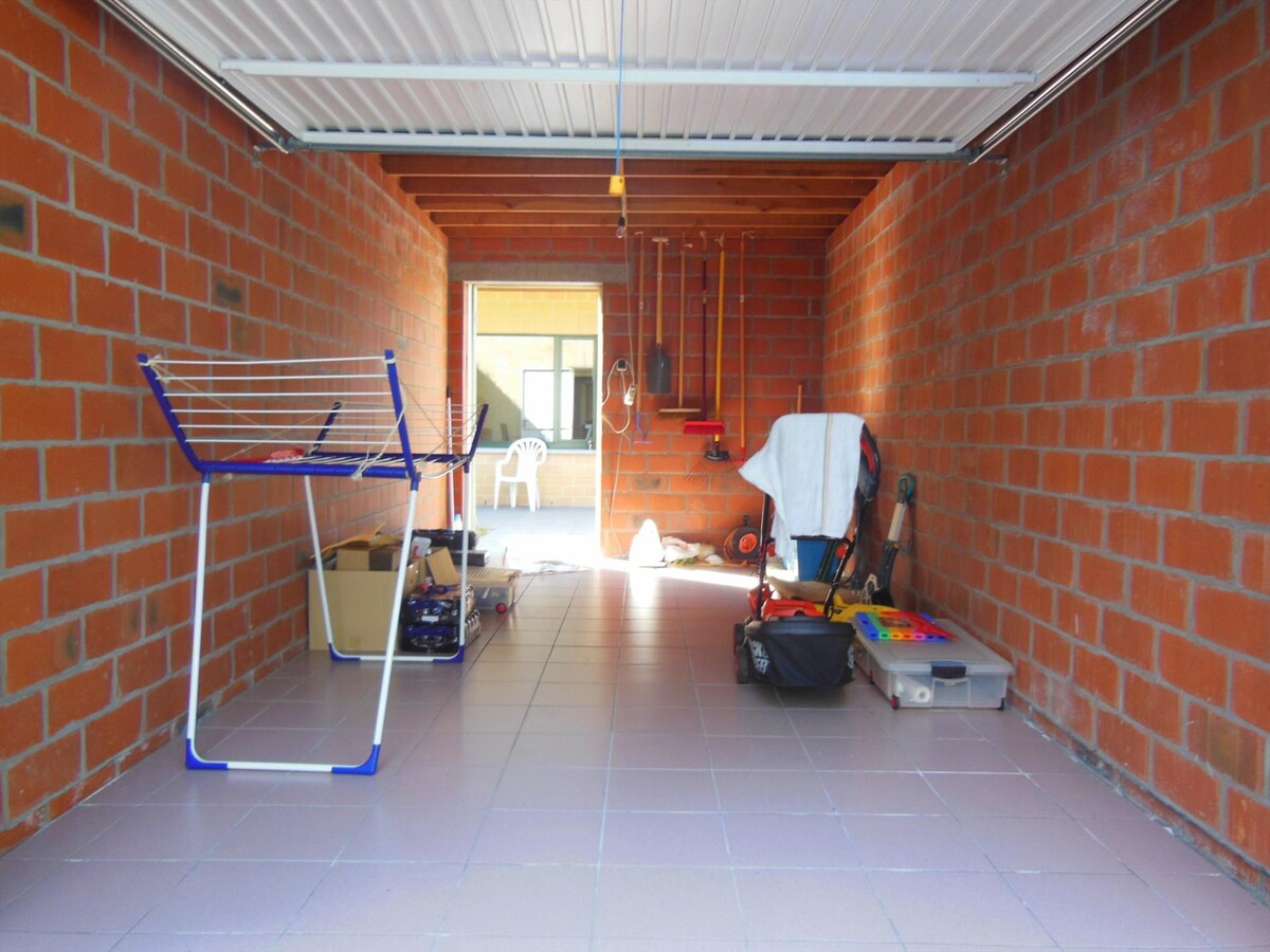 Gezellig gelijkvloersappartement met zonnige tuin en garage 