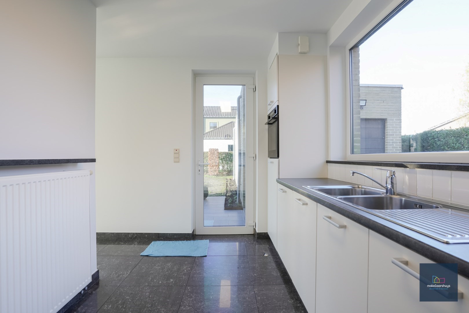 Ruime half-open bebouwing te Heusden met garage en tuin 