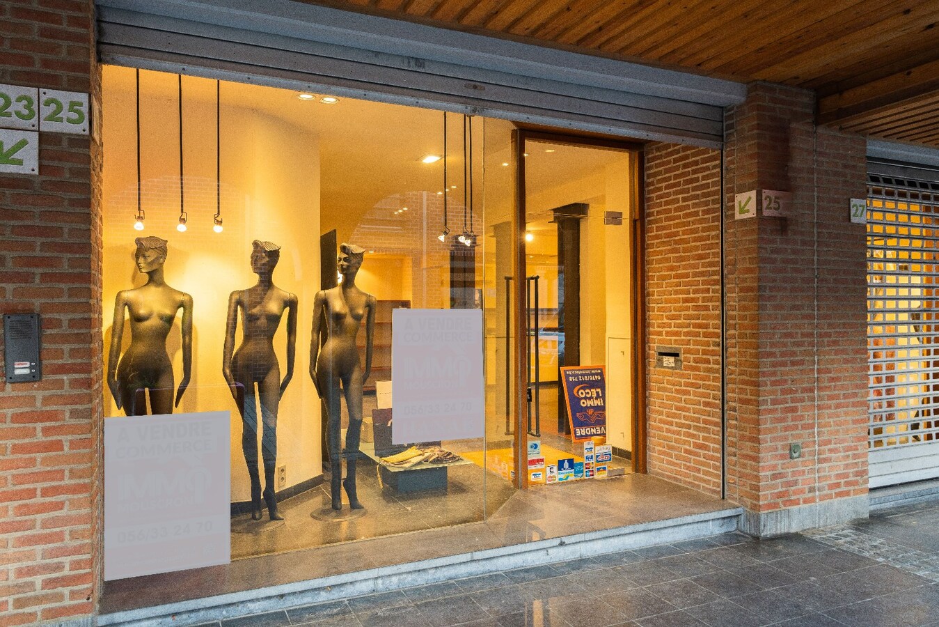 Surface commerciale de +/- 115m2 en plein centre-ville, à 2 pas de la Grand Place et de la Petite Rue ! 