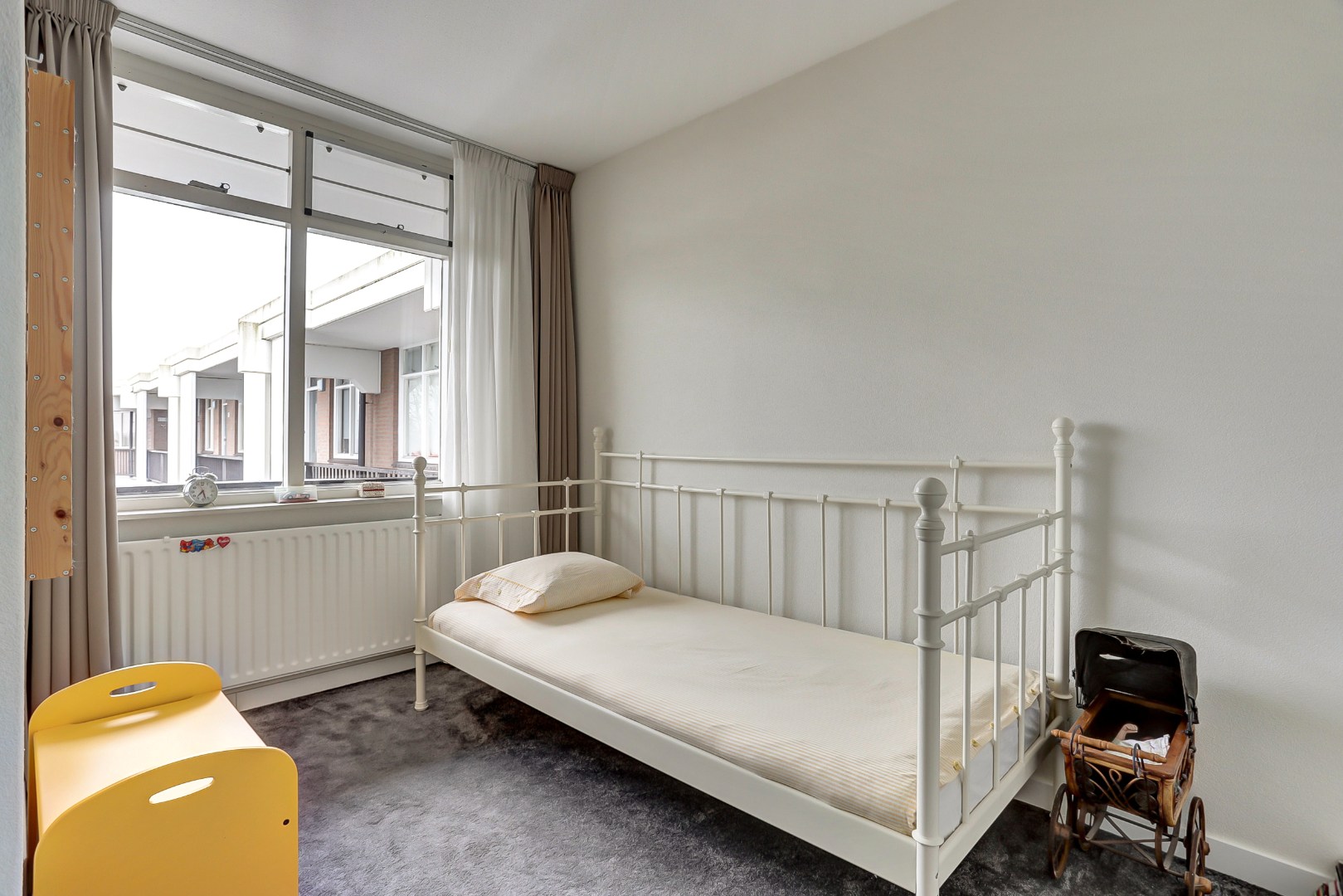 Modern afgewerkt 3 kamerappartement gelegen op de 3e verdieping met schitterend vrij uitzicht en ligging aan water! 