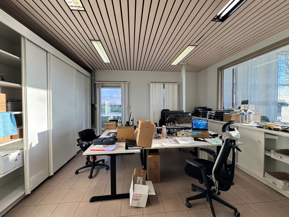 Loods met burelen te huur te Koekelare 