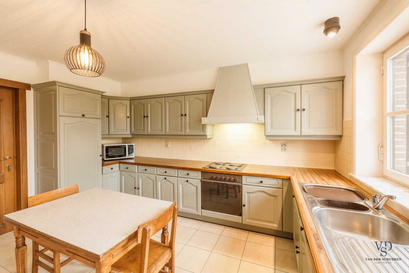 Bijzonder ruime (295m²) gezinswoning in Asper 