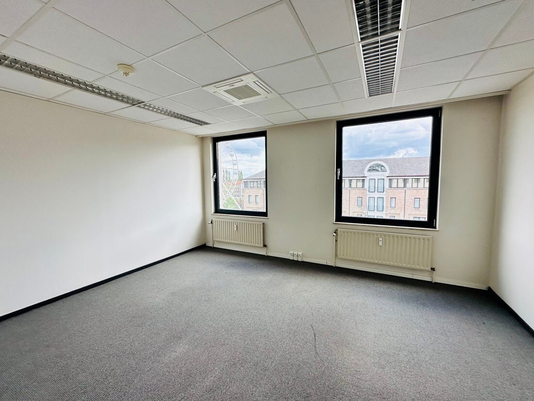 Iconisch kantorencomplex of commerciële ruimte te Hasselt centrum 