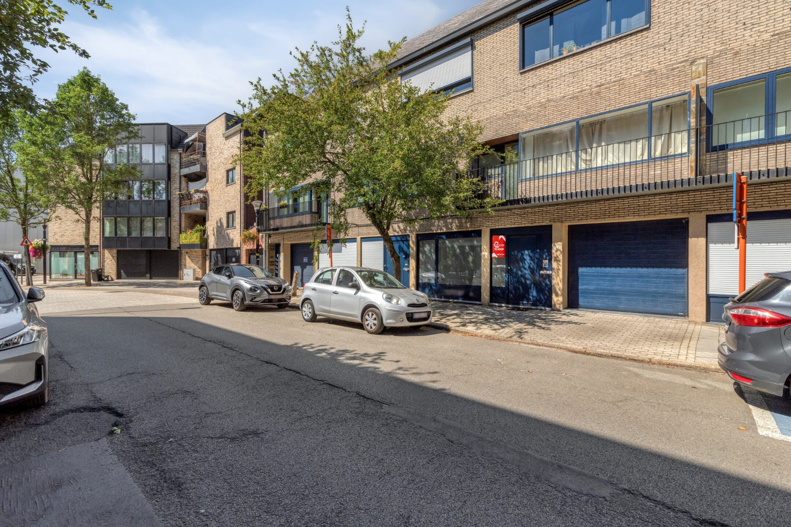 Ruim gelijkvloers appartement met 2 slpk. en gezellige patio in het centrum van Geel 