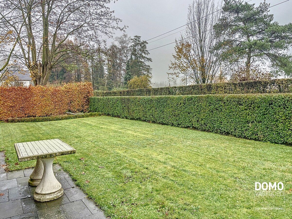 Ruime woning, gelegen nabij het centrum van Kermt met gunstig EPC label. 