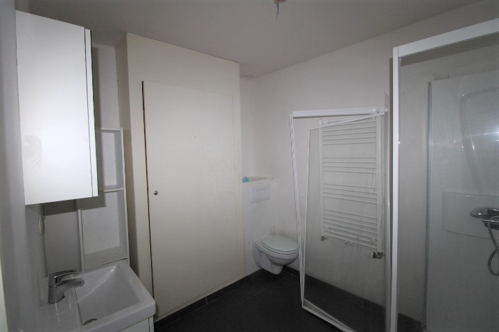 Rijwoning met 2 slaapkamers en koer te Roeselare 