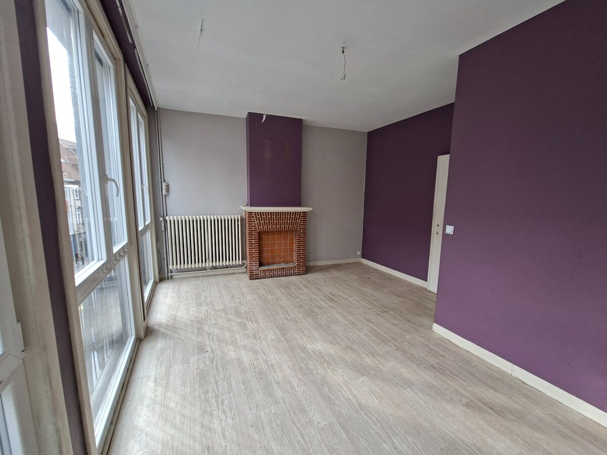 Rue des Maux, la rue des établissements du centre ville de Tournai 