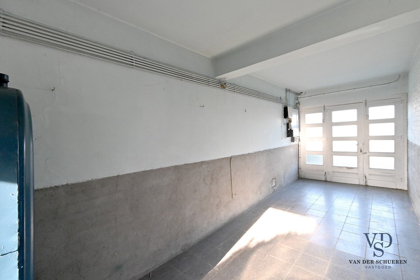 Degelijke, ruime woning (op te frissen). 