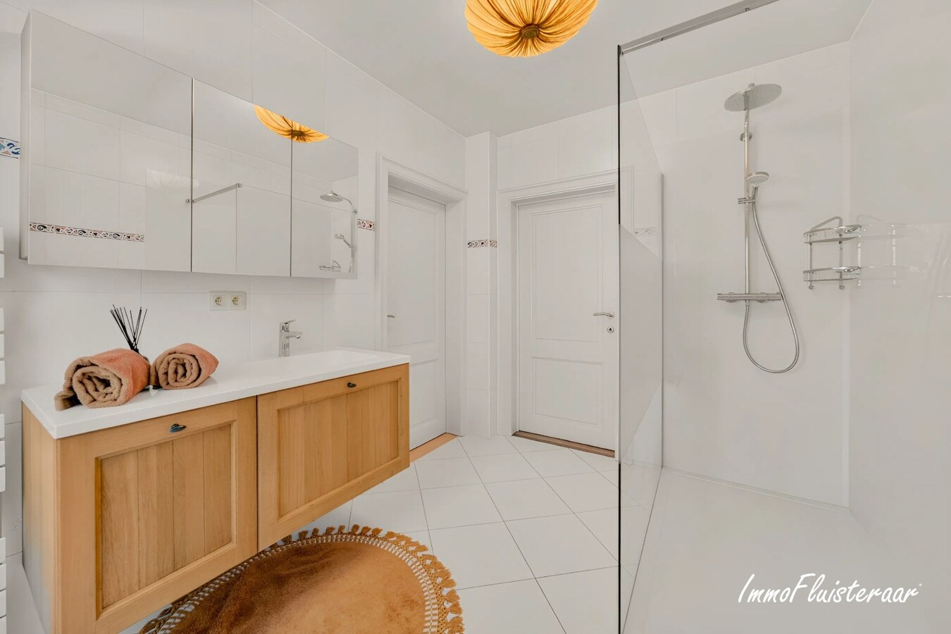 Exclusief eigendom met twee volwaardige, zelfstandige villa-woningen, een conciërgeverblijf en luxueuze paardenfaciliteiten op ruim 2 ha te Brasschaat 