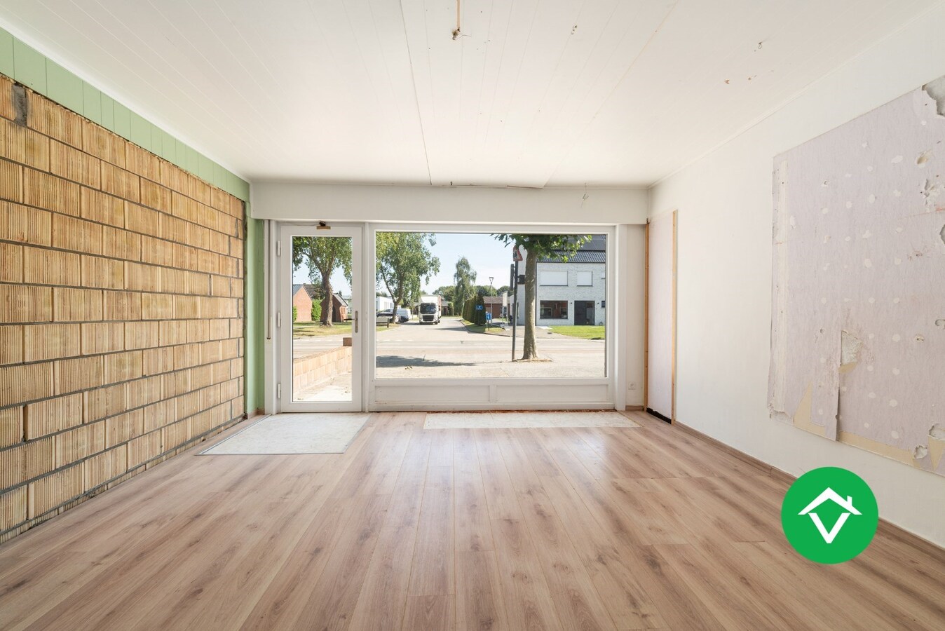 Instapklare woning met 4 slaapkamers en loods te Koekelare 