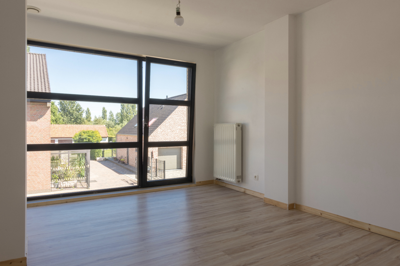 IN OPTIE Ruime en totaal vernieuwde woning in het dorp van Zaffelare 