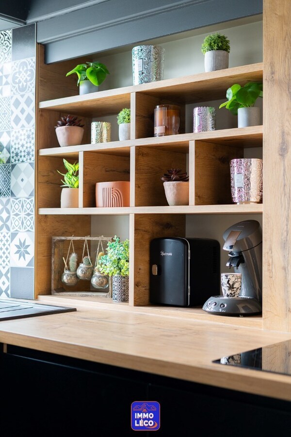 Grande maison 3 façades avec espace commercial – Opportunité rare ! 