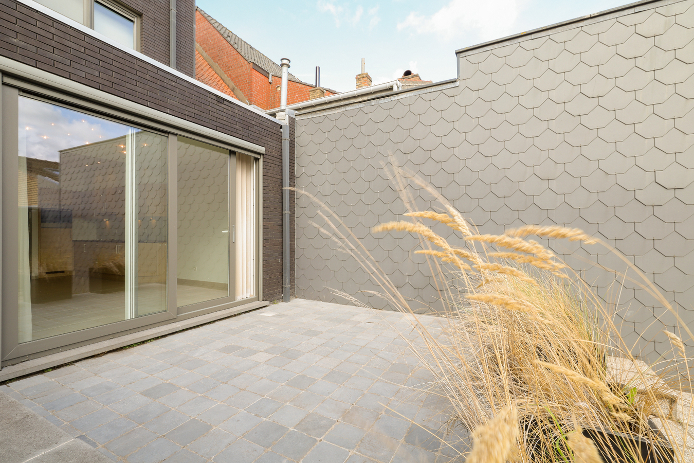 Gelijkvloers appartement met garagebox op uitstekende ligging 