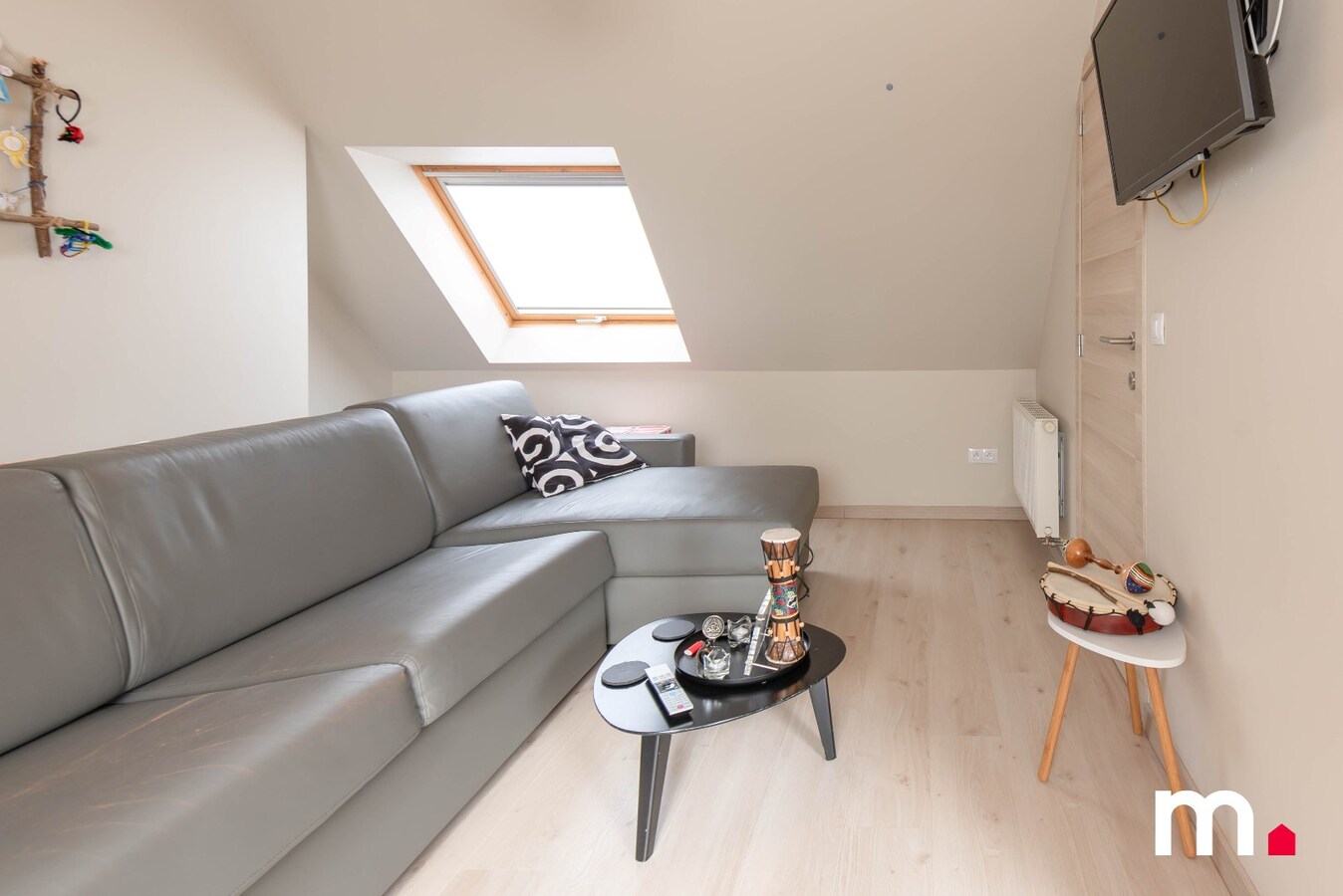 Instapklaar en zeer ruim en lichtrijk appartement 