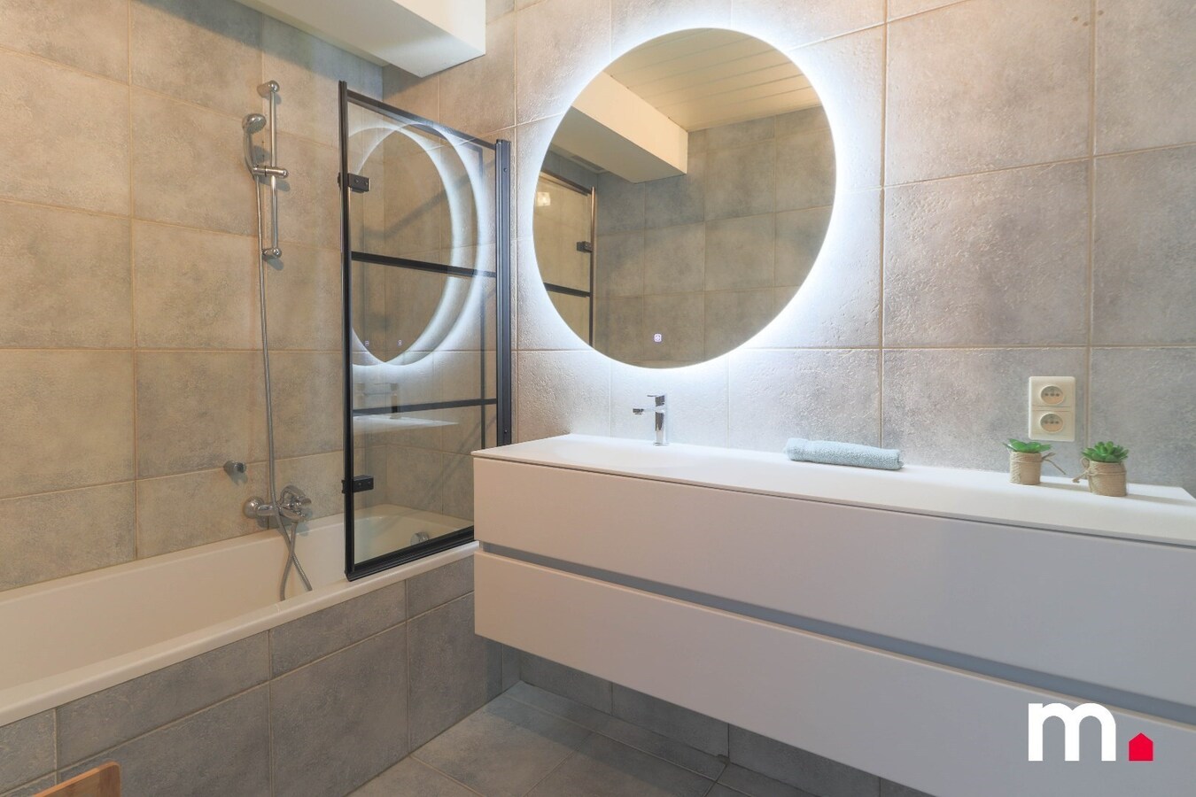 TOPPER !! Prachtig ruim 1 slaapkamer appartement aan de vernieuwde Leieboorden ! 