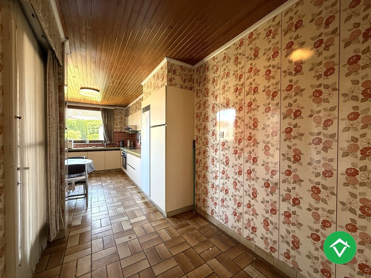 Stevige woning met 3 slaapkamers, tuin en garage in een rustige wijk te Rumbeke 