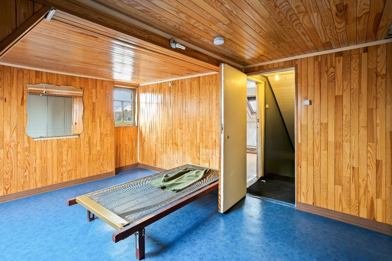 Alleenstaande woning op ruim perceel van 955 m² 