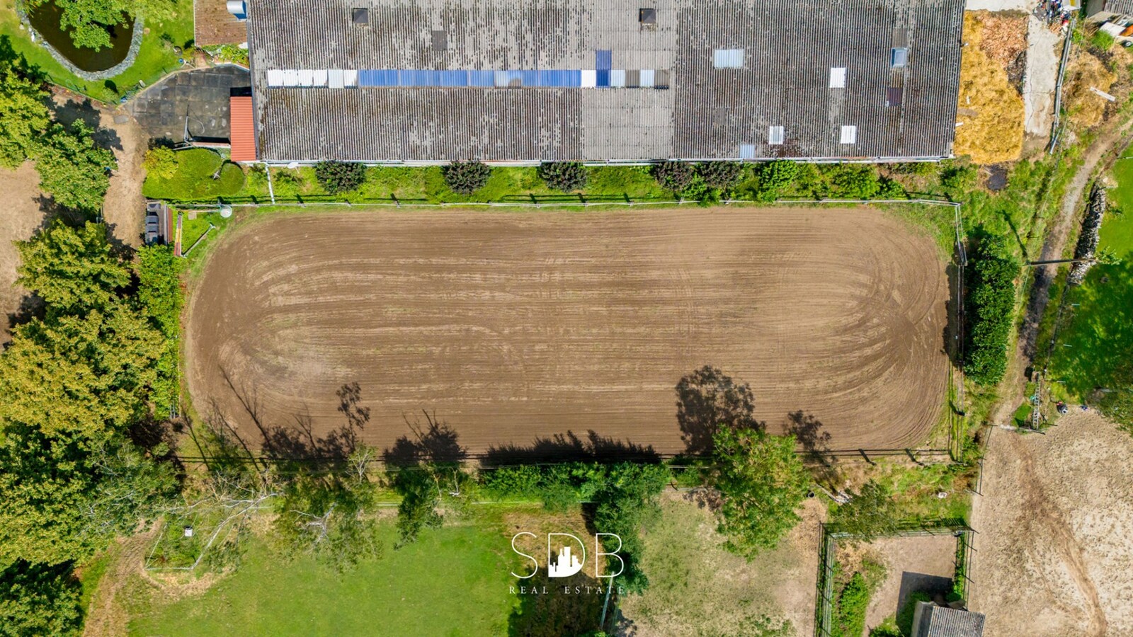 Hedendaagse woning met hippisch complex op circa 2hectare 