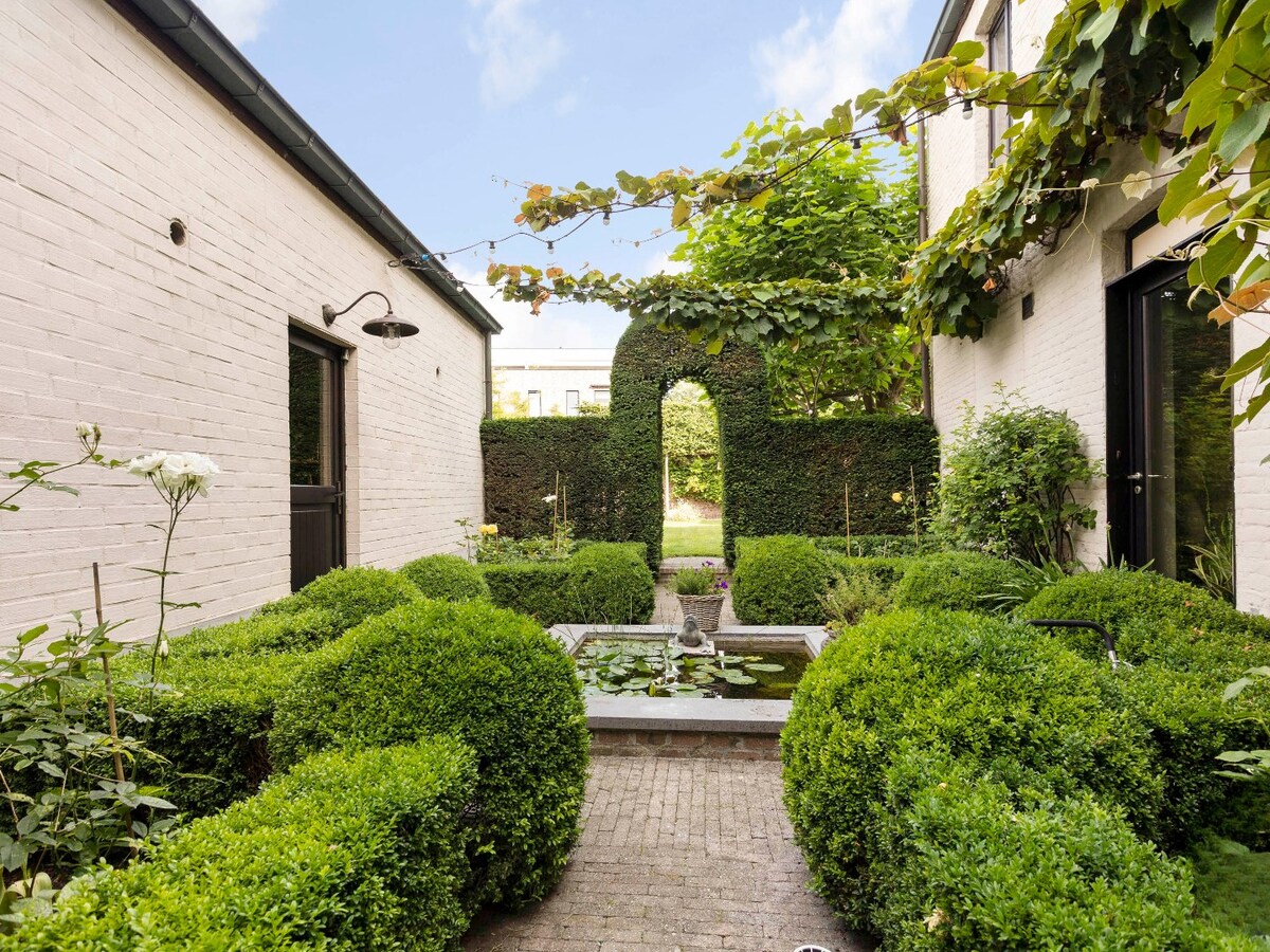 Charmant handelspand met woonst op de markt in Kruishoutem 