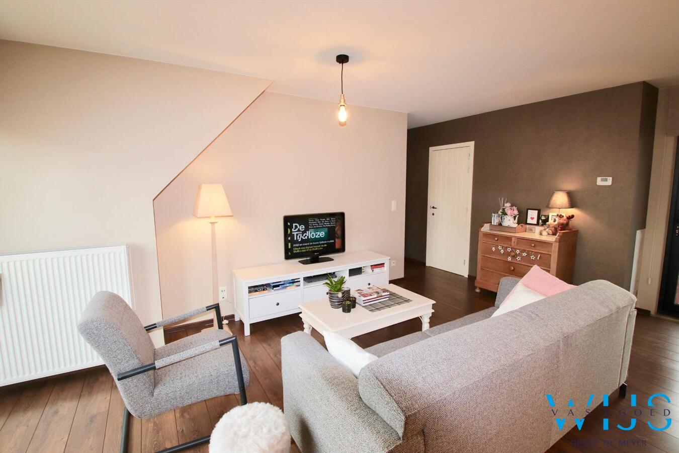 Charmant instapklaar tweeslaapkamer appartement in centrum Ertvelde! 