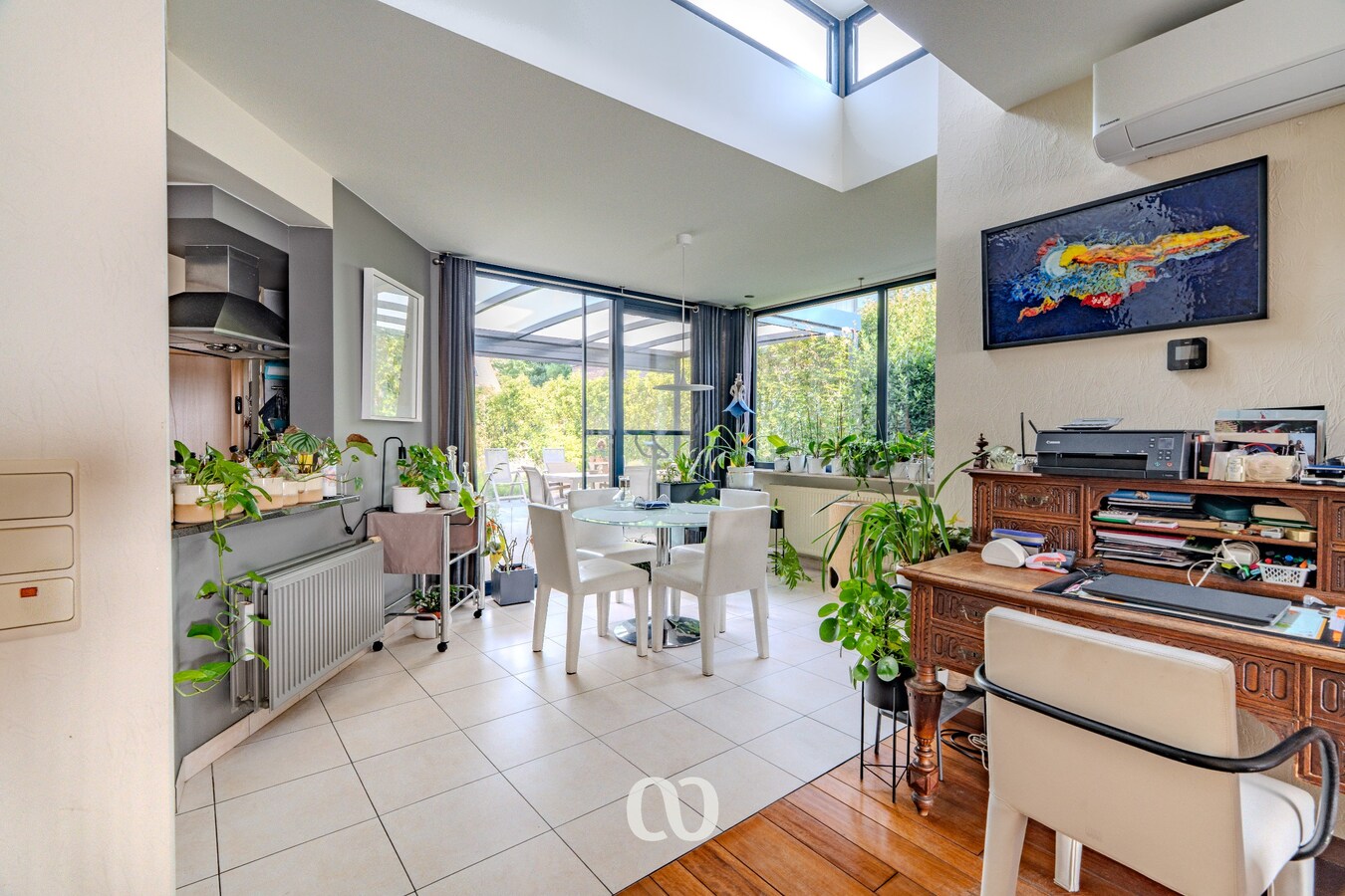 Instapklare woning met zonnepanelen, prachtige tuin en garage 