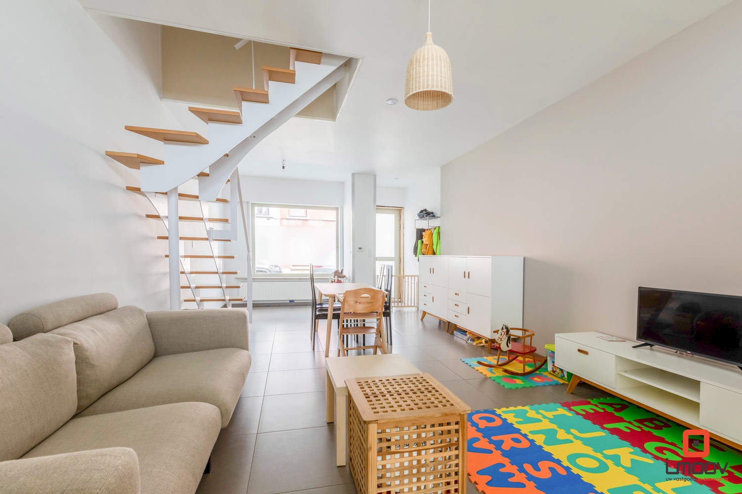 Lichtrijk en instapklare 4 slaapkamer woning 