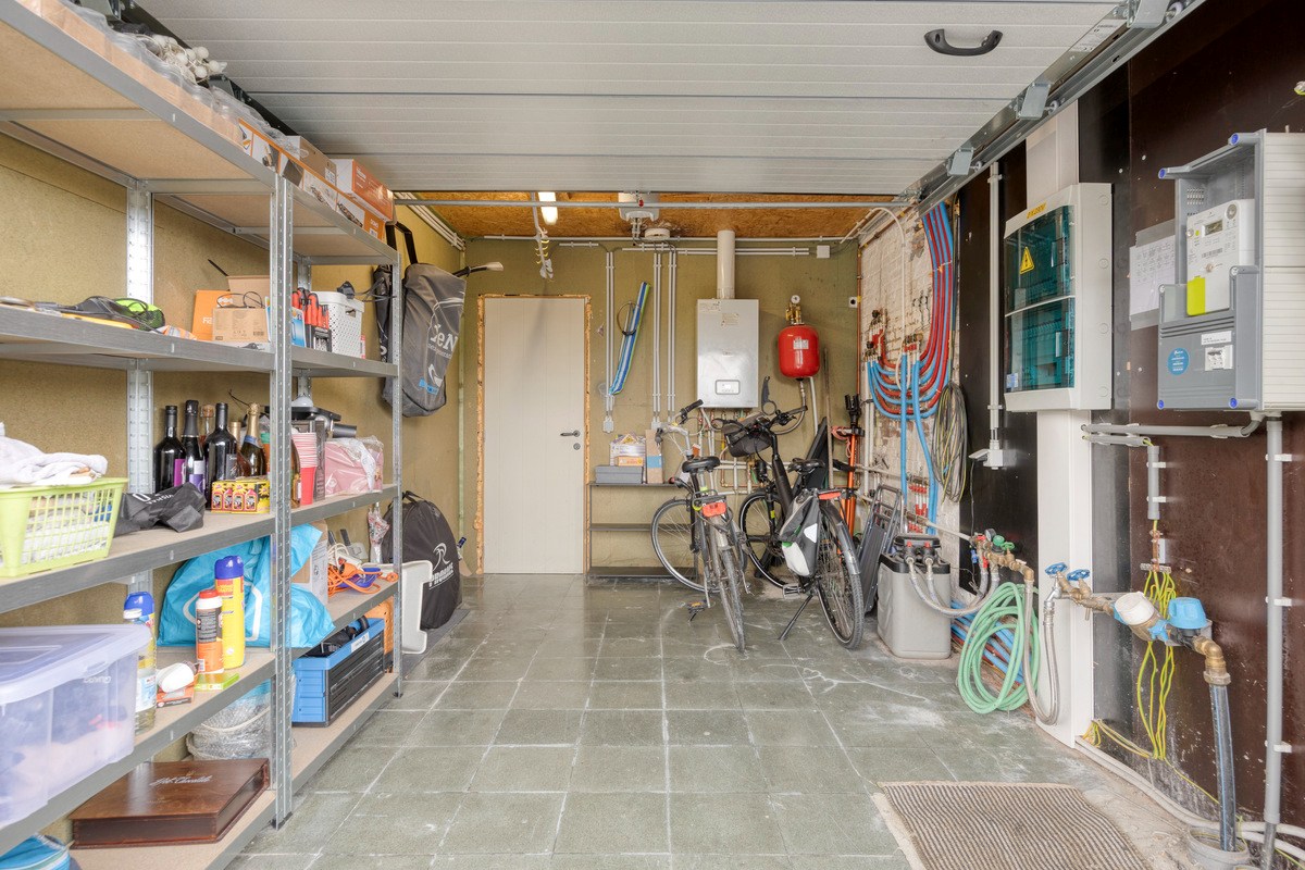 Halfopen bebouwing met 3 slaapkamers, tuin en garage 