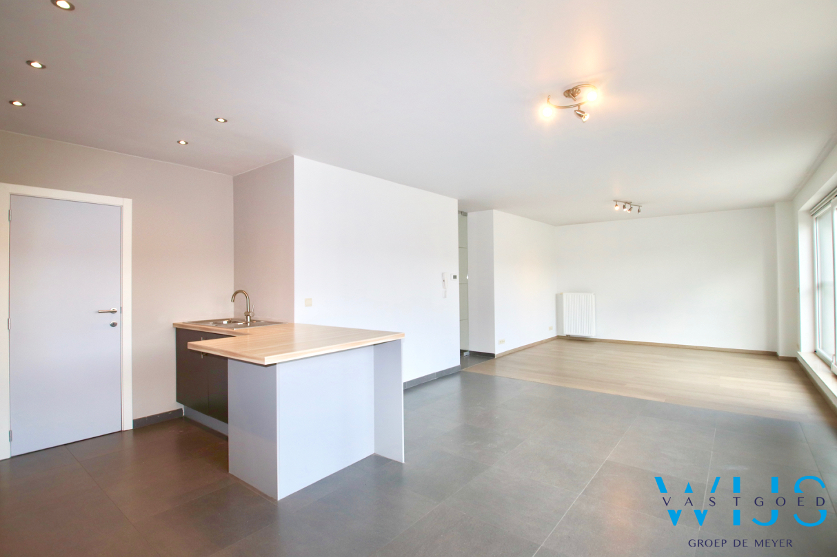 Instapklaar &amp; gezellig 3 slaapkamer appartement in hartje Zelzate! 