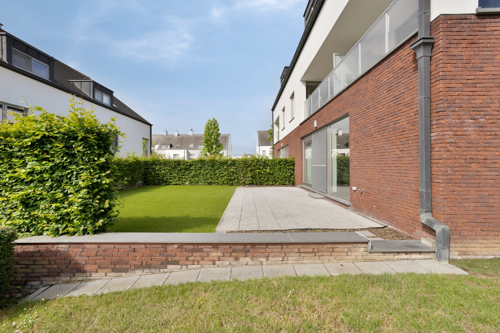 Instapklaar gelijkvloers appartement met groot terras, tuin en garagebox in Kumtich - EPC 104 KWH/m² 