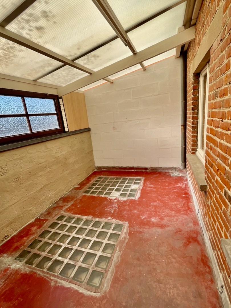 Te renoveren zes slaapkamer appartement 