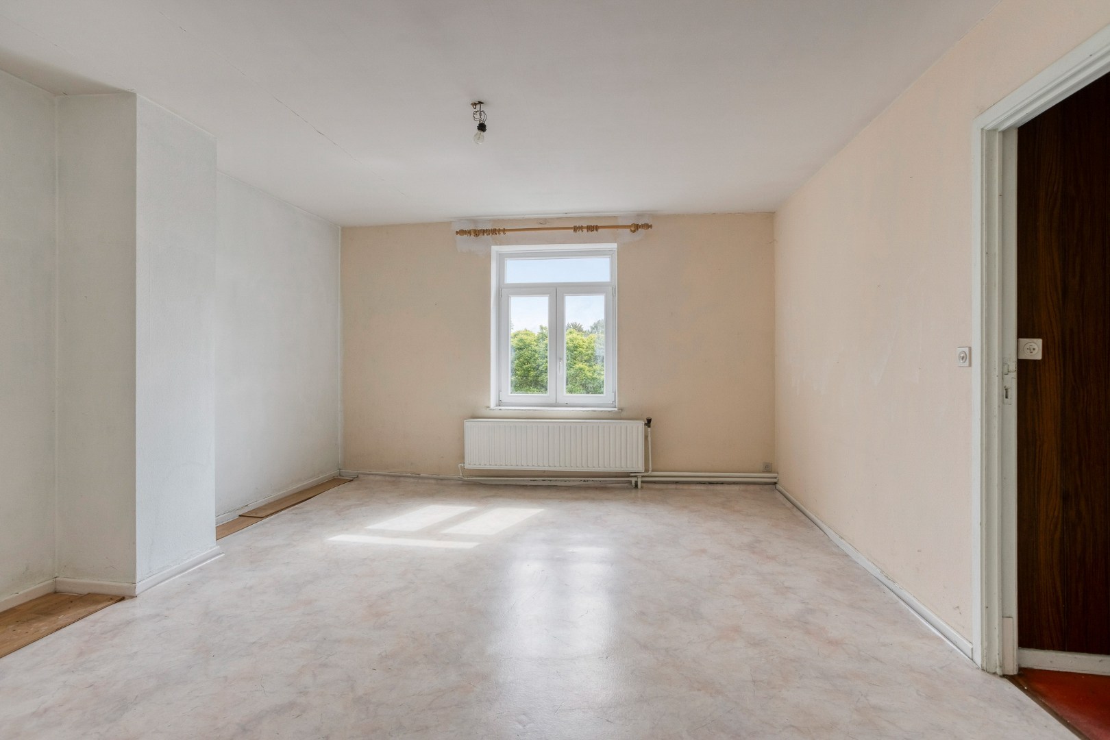 TE RENOVEREN WONING met 2/3/4 slaapkamers en tuin – 1640 SINT-GENESIUS-RODE 