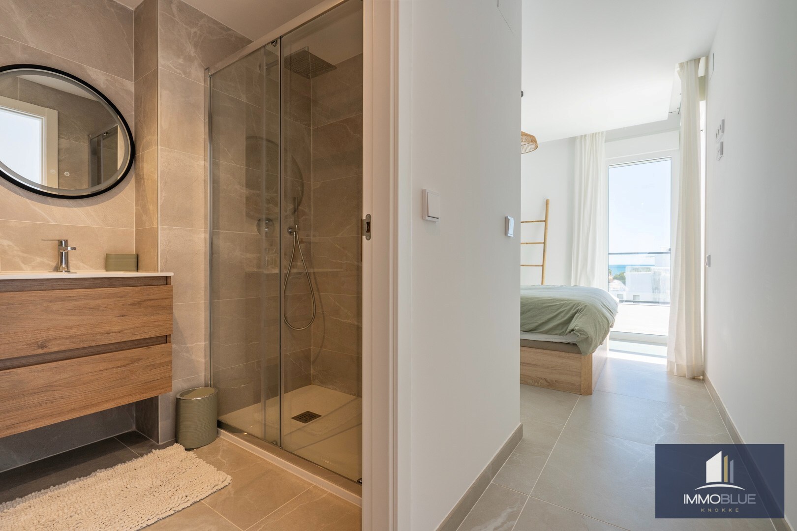 penthouse de luxe avec vue panoramique sur la mer et terrasses très spacieuses 