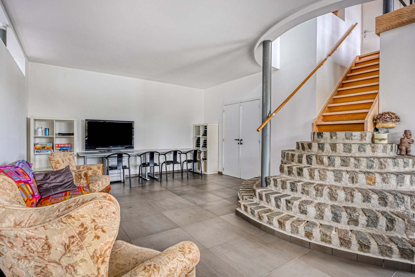 Villa met praktijkruimte op perceel van 1.817m² te Geel 