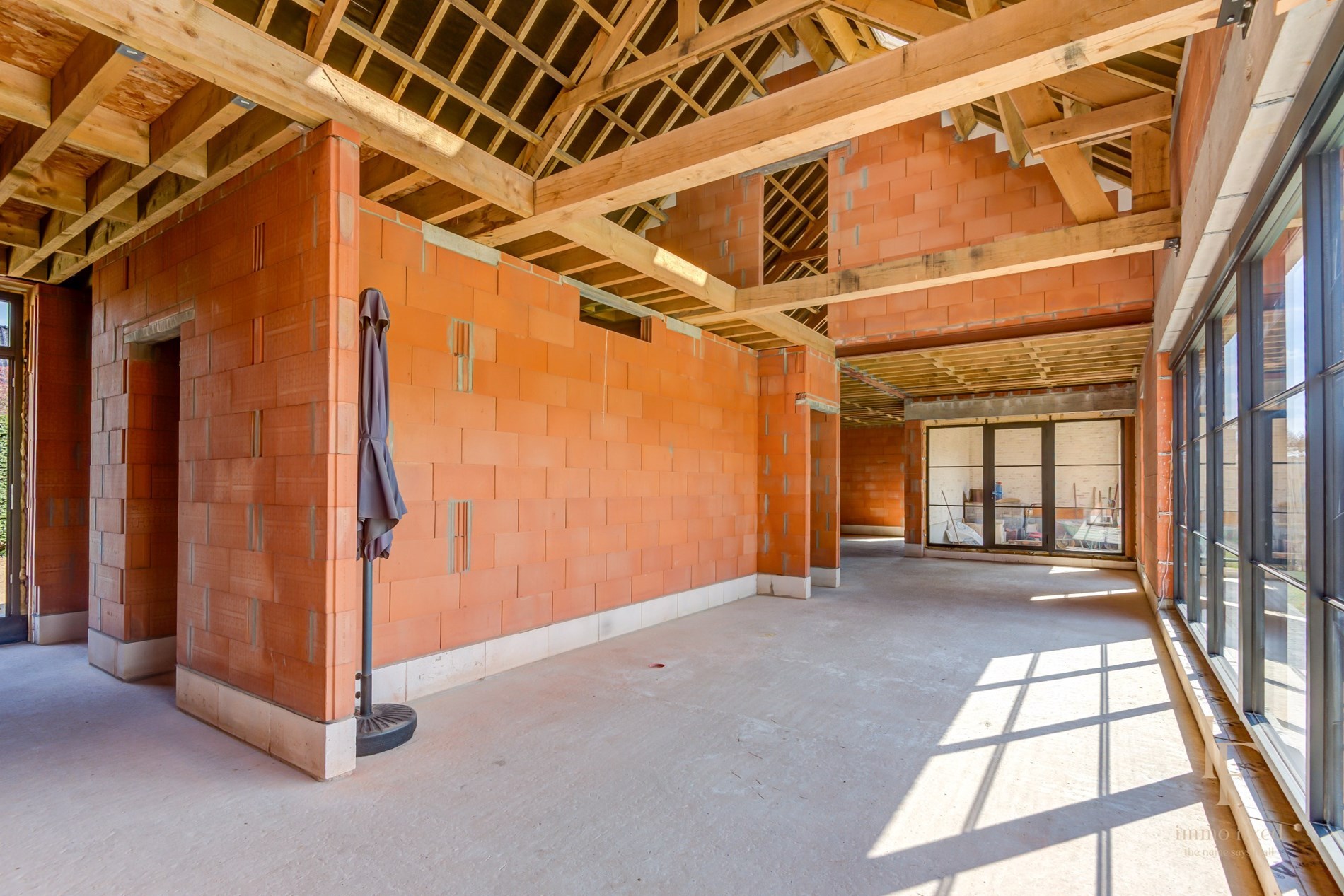 Een langgevelhoeve met bijgebouw! 