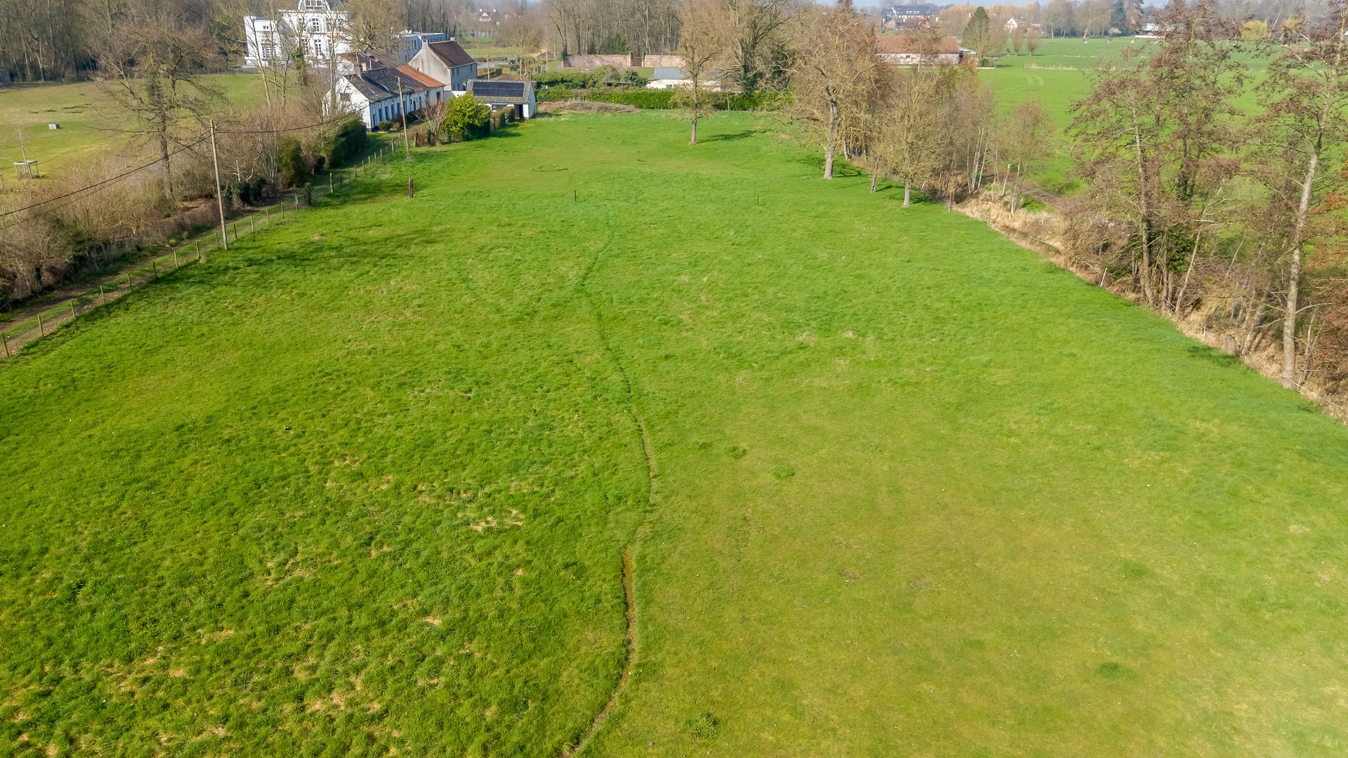 Unieke hovenierswoning op een perceel van 1 ha 18a 84ca 