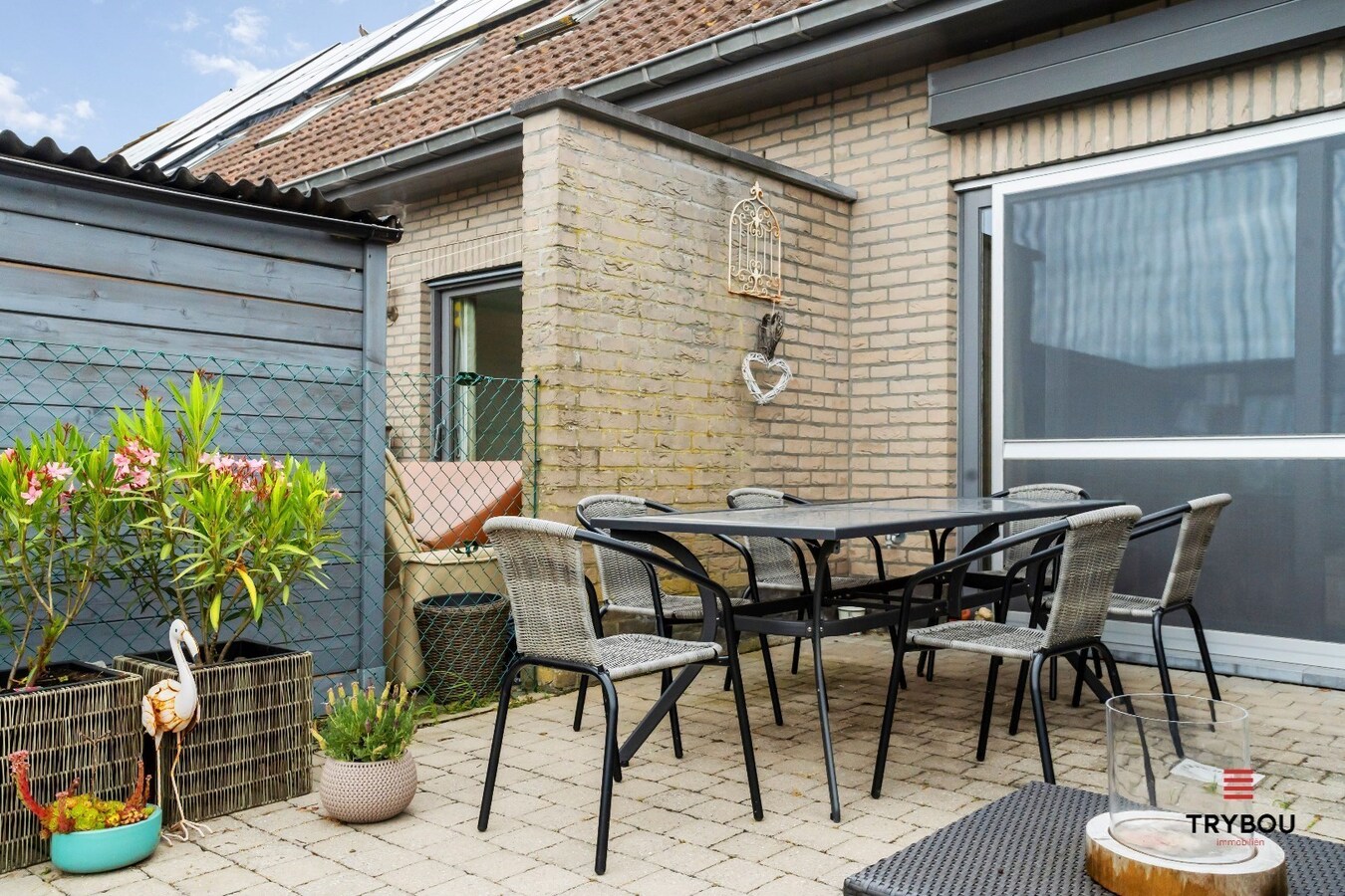 Tot in de puntjes afgewerkte woning met 3 slaapkamers te Woumen 