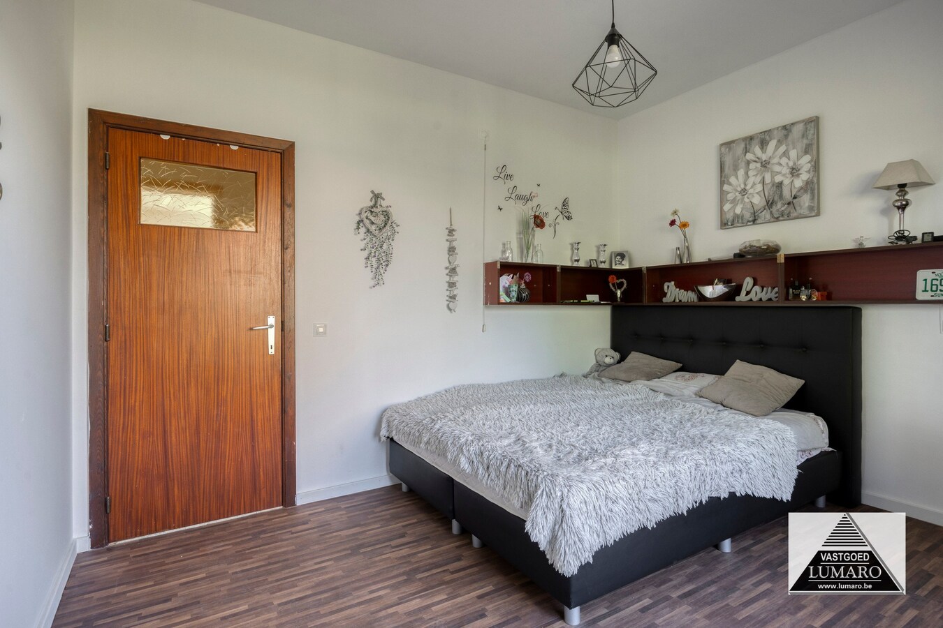 Residentiel gelegen woning met 3 ( 5 ) slaapkamers, garage. Bosomgeving! Gelijkvloers wonen. 