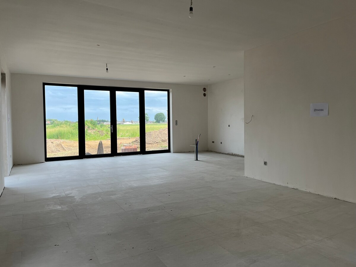 Nieuw gelijkvloers appartement met terras en tuintje 