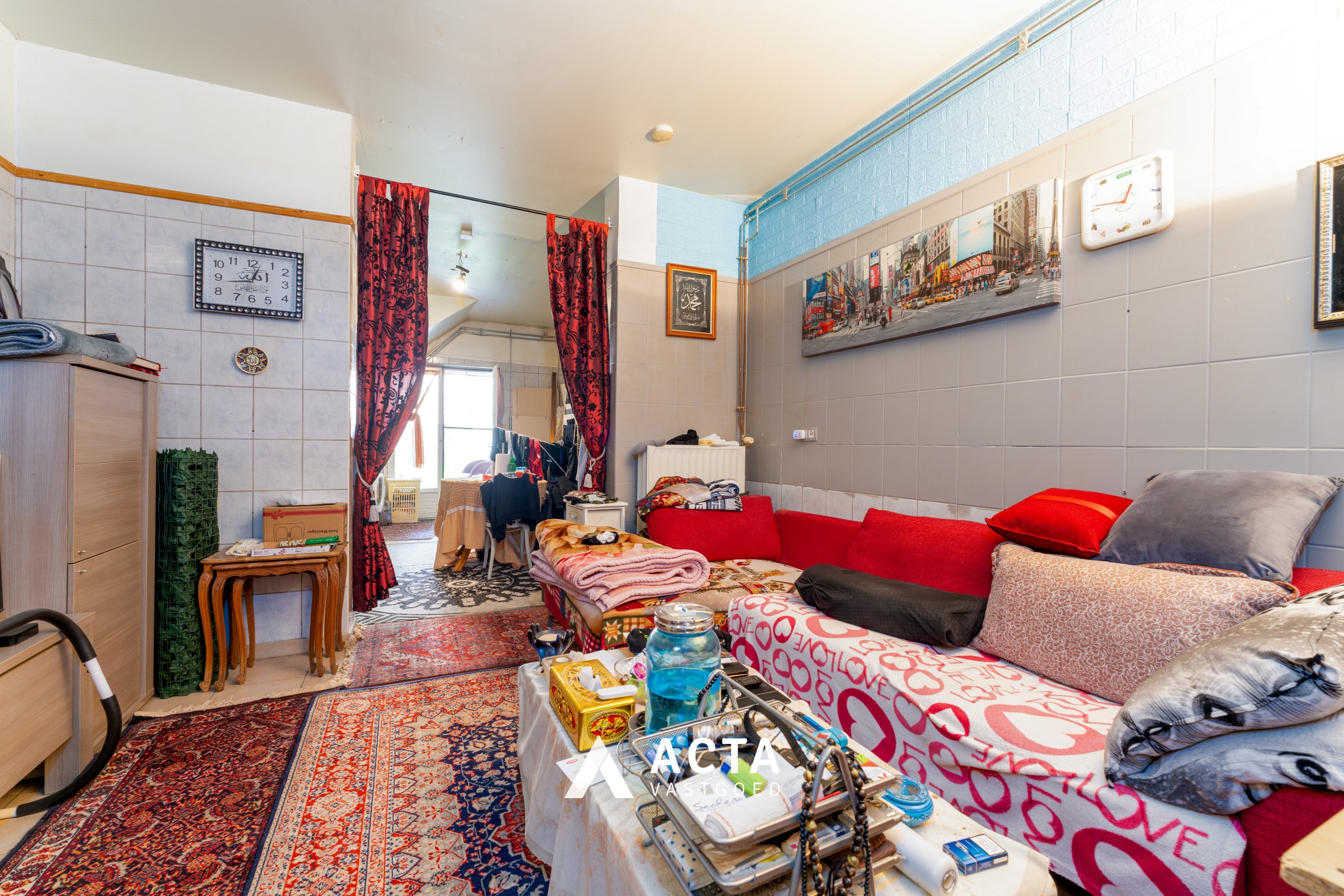 Ruime te renoveren stadswoning met 5 slaapkamers en tuin 