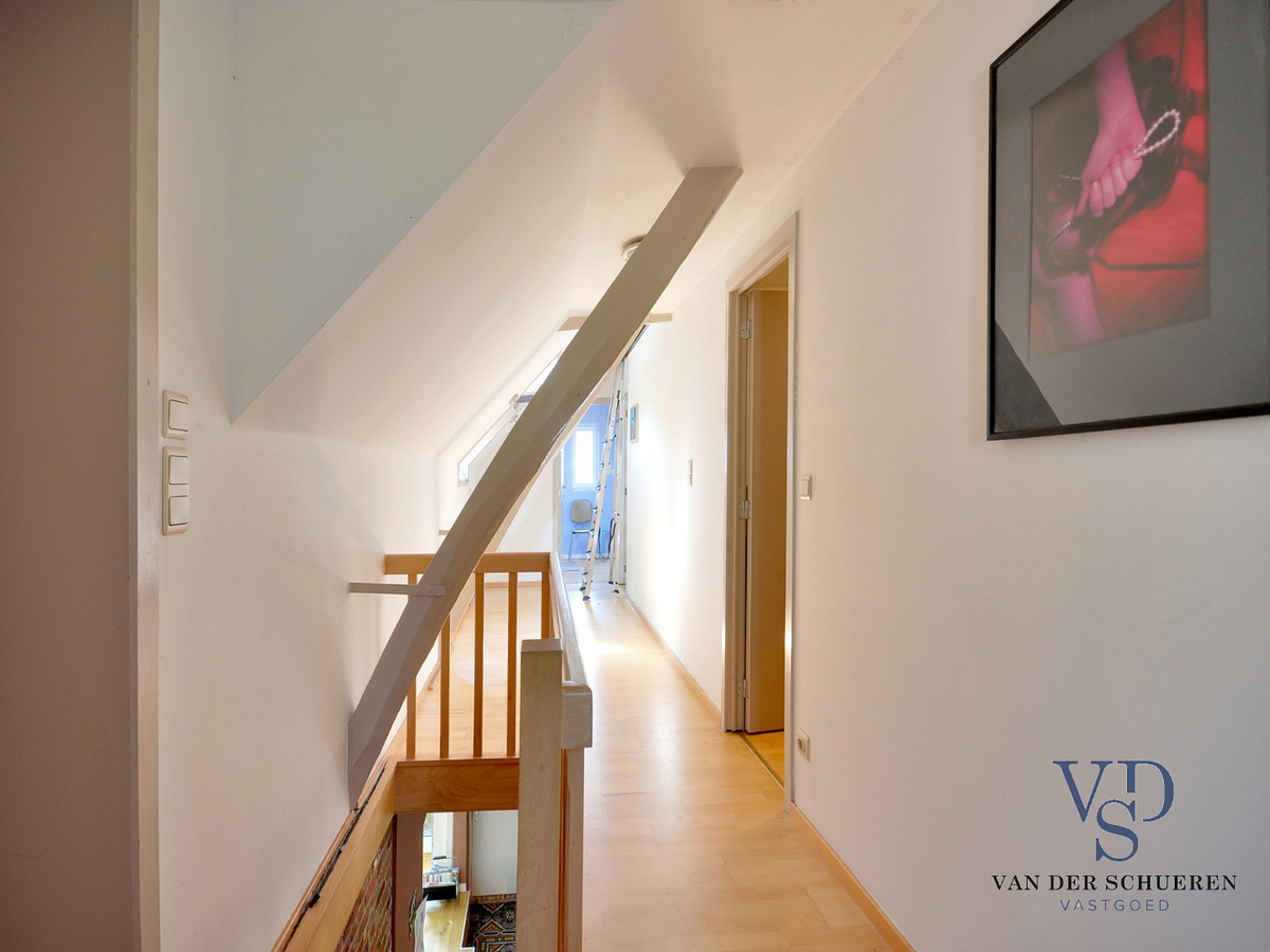 Idyllische woning met schuur. Uitzonderlijk gelegen. 