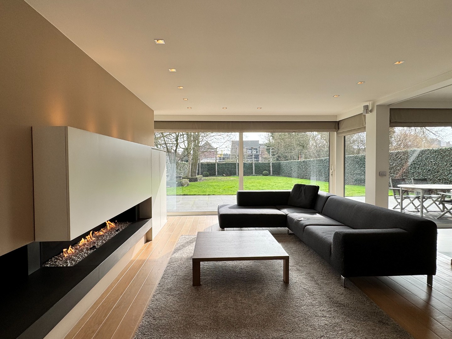 Stijlvolle villa op 909 m² met garage en afgesloten tuin 