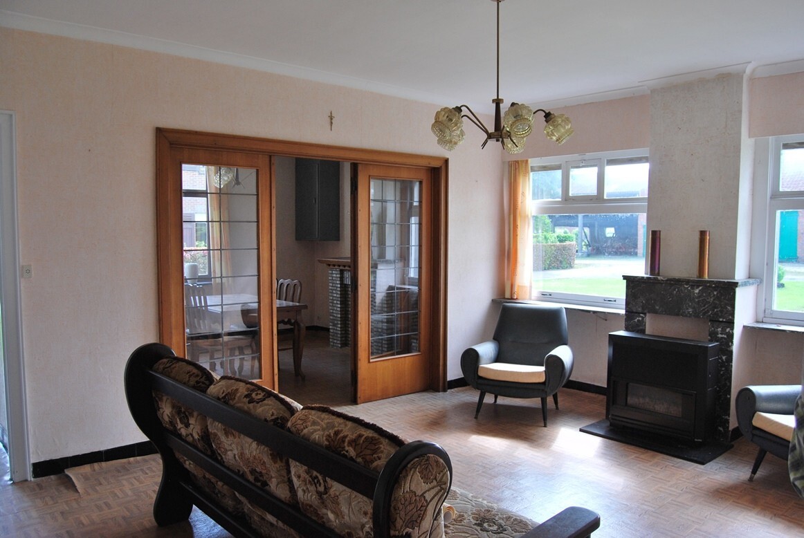 Te renoveren hoeve met stallingen op 9.333m² (+ev. 5ha) te Deinze 