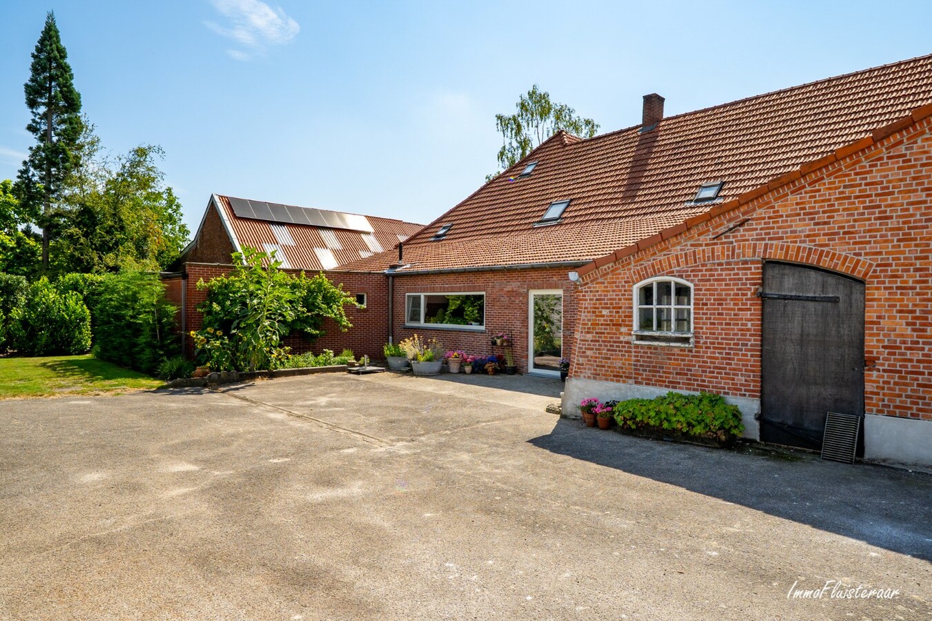 Prachtige langgevelhoeve met charmante schuur en paardenfaciliteiten op ca. 1,8 ha te Ravels. (BEZOEKDAG OP 08/08 VAN 10U TOT 14U) 