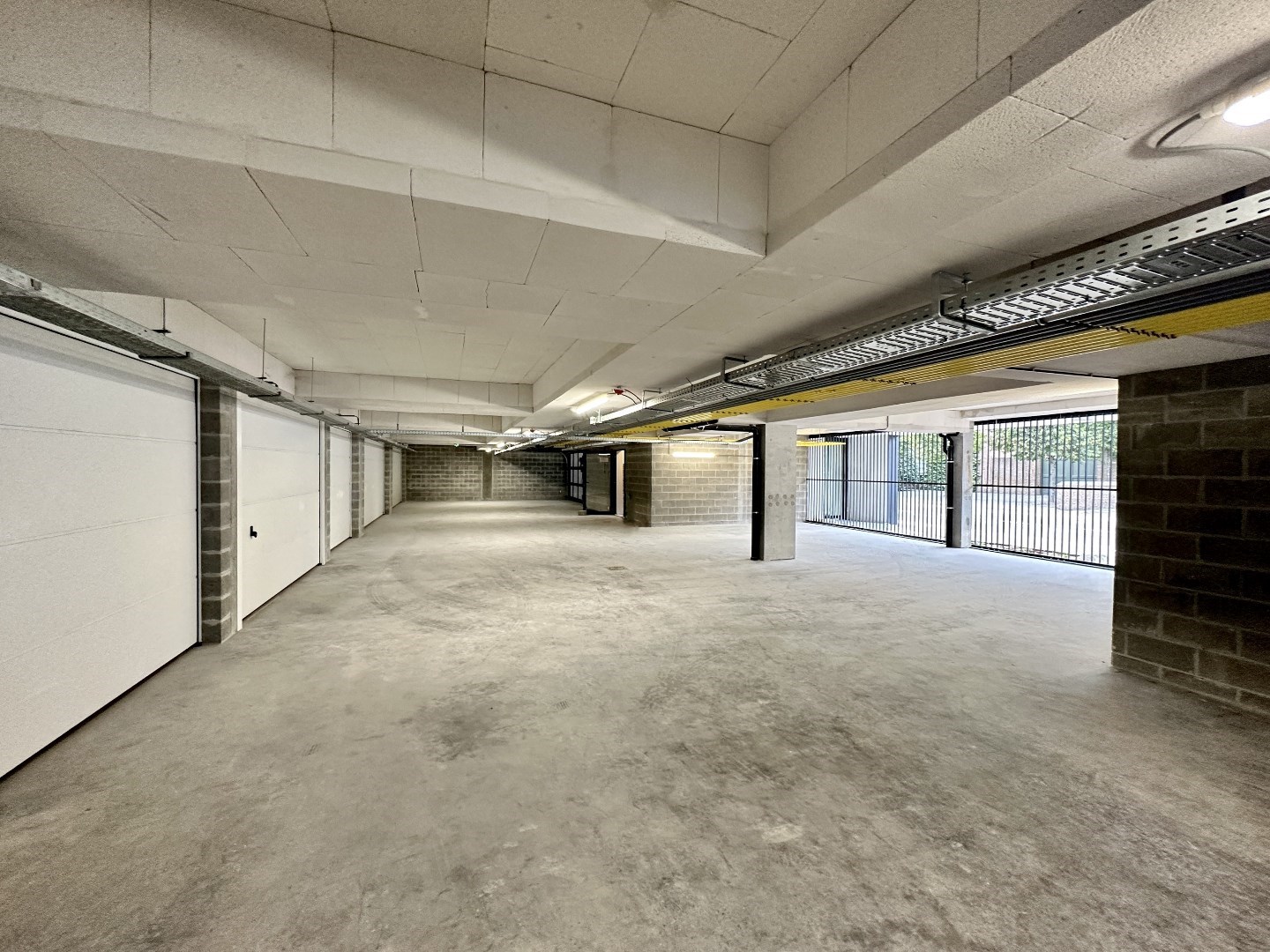 Prachtig lichtrijk en ruim (116 m²) nieuwbouw 2-slpk appartement met (zonne)terras(en), Kortemark 