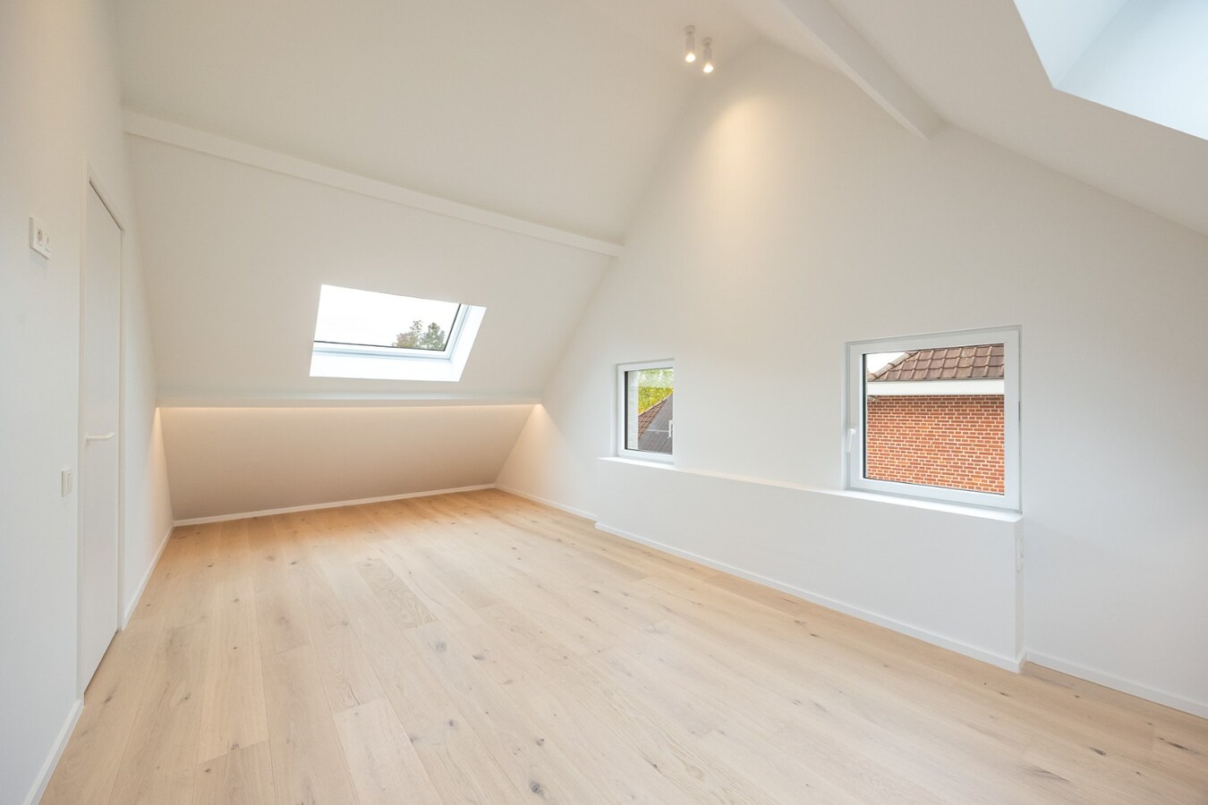 Energiezuinige instapklare woning met 4 slaapkamers en bijgebouw in hartje Schilde 