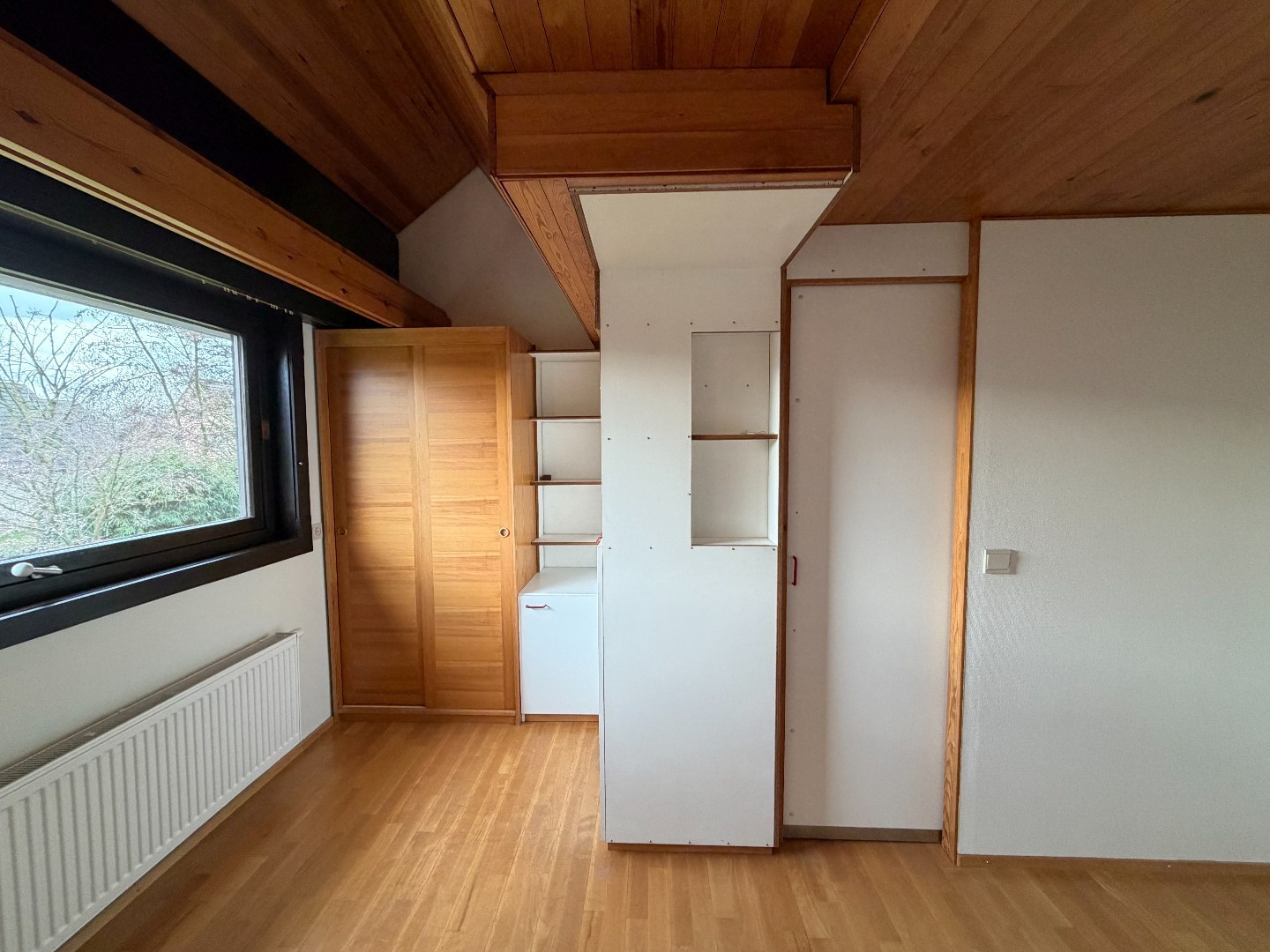 Ruime alleenstaande woning te huur met 3 slaapkamers, garage en tuin – Olmenlaan 99, Zulte 