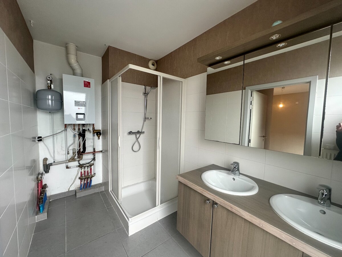 Degelijk onderhouden penthouse-appartement met twee ruime terrassen 