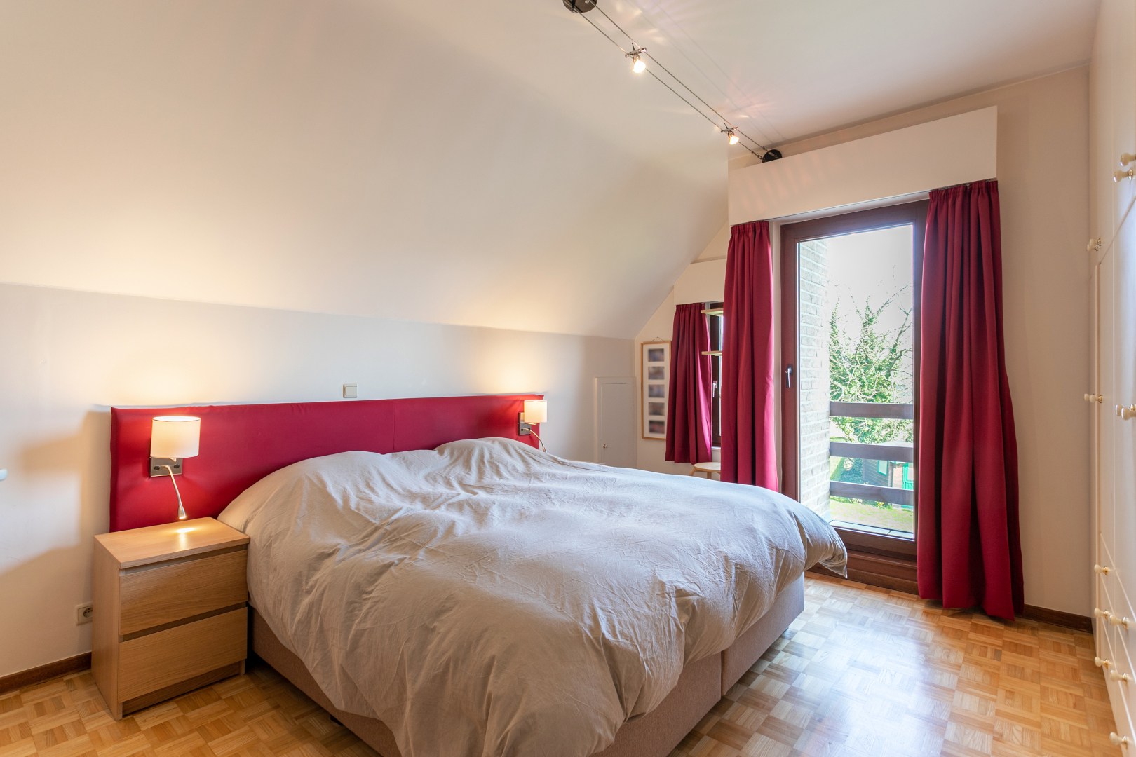 Instapklare gezinswoning met 5 slaapkamers, 2 badkamers en EPC B op topligging in Wezembeek-Oppem 