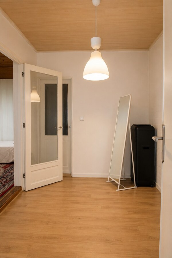 Te koop: uitzonderlijk ruime woning op centrale ligging met 6 slaapkamers, 3 badkamers én stadstuin! 