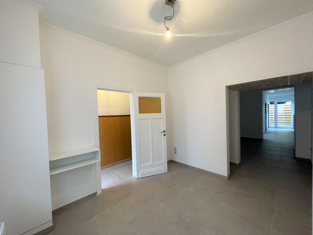 Gerenoveerde rijwoning met 2 slaapkamers te Roeselare 